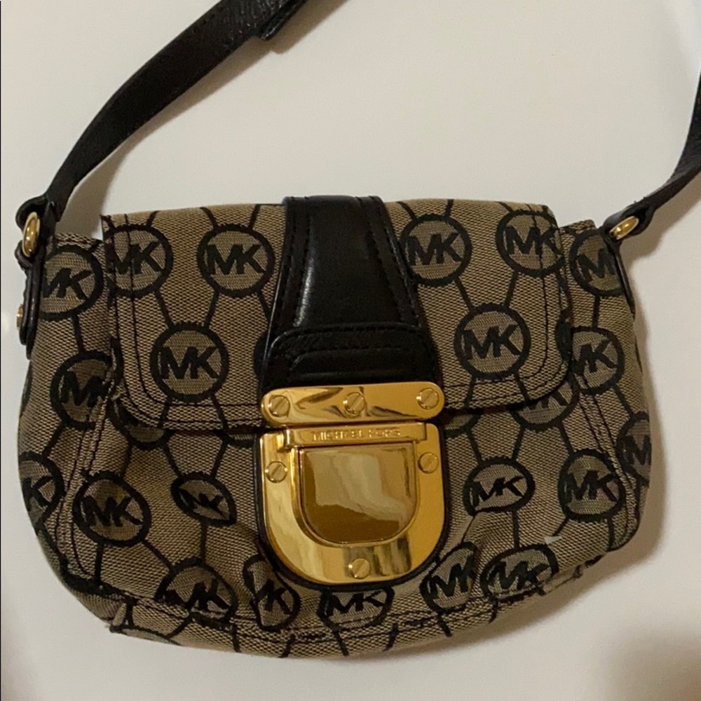 Michael Kors Crossbody!